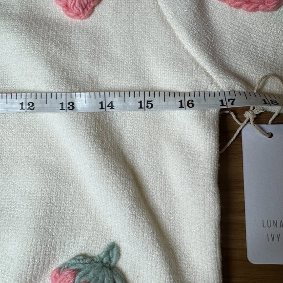 Luna Ivy 3D Strawberry Knit Cream Short Sleeve Sweater Size M NEW WITH TAG - Picture 4 of 7